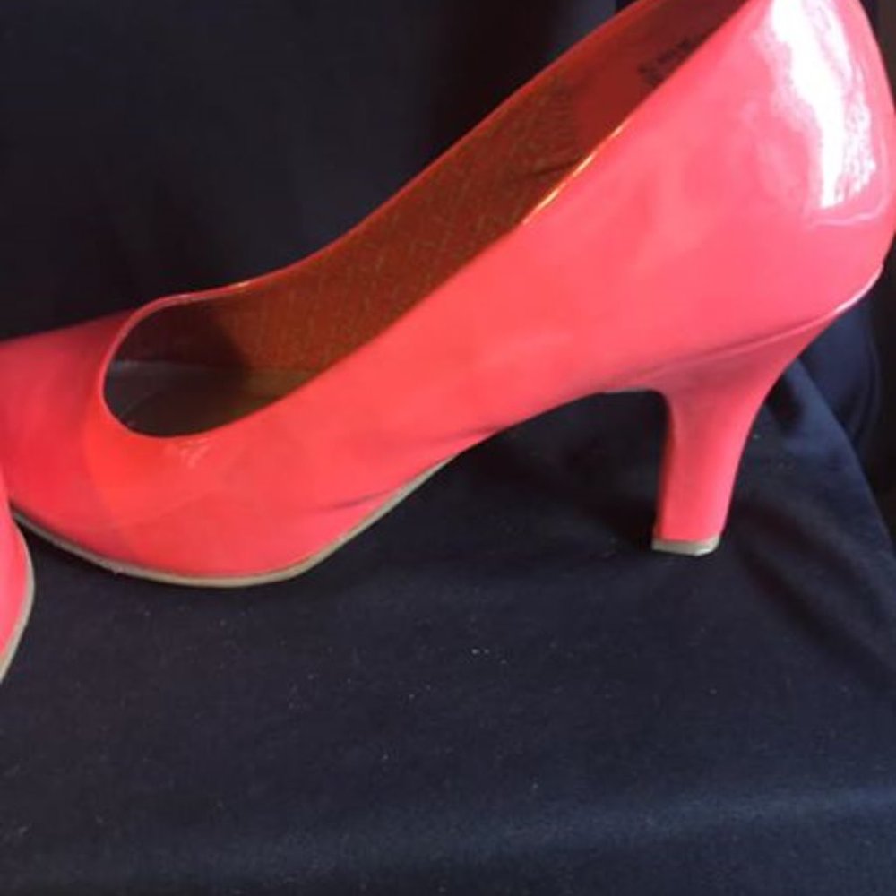 shoes - Picture 4 of 5